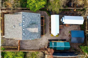Stay Portland Collection - Restored Farmhouse & Backyard Tiny House Village